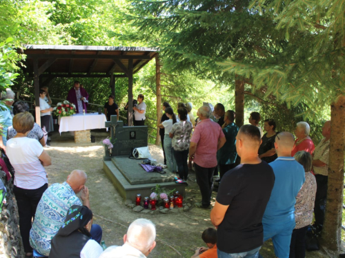 FOTO: Hodočašće na grob svećenika i mučenika fra Stjepana Barišića u župi Uzdol