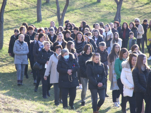 FOTO: Put križa kroz fratarski gaj na Šćitu