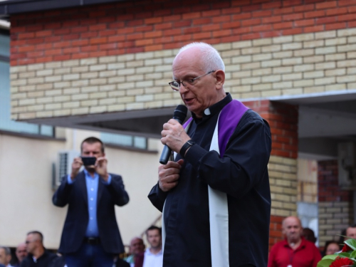 FOTO: Polaganjem vijenaca i svečanom sjednicom započelo obilježavanje Dana općine