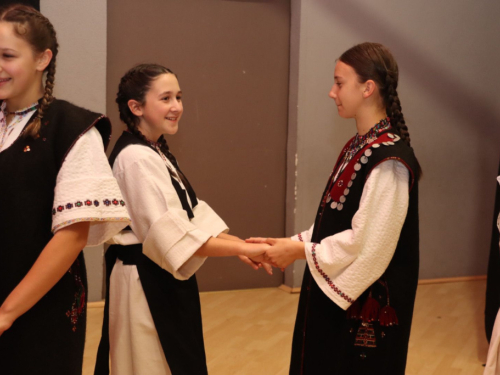 FOTO: Večer folklora u Prozoru: HKUD-ovi ''Rama'' i ''fra Petar Bakula'' oduševili publiku