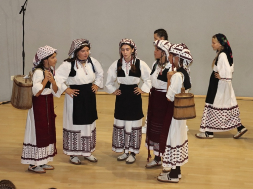 FOTO/VIDEO: 2. večer folklora u Prozoru - ''Običaje svoje zaboravit neću''