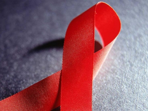 UN pozvao 48 zemalja na ukidanje zabrane putovanja za osobe zaražene HIV-om