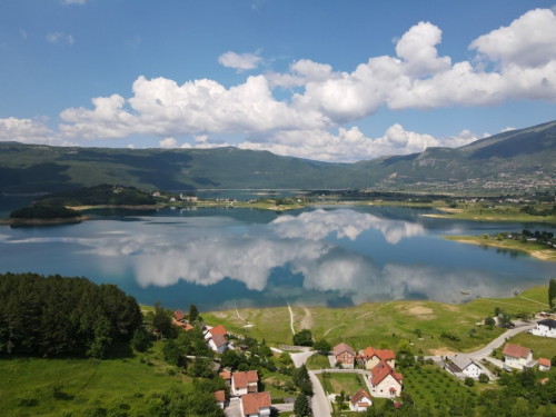 FOTO: Borići donijeli novitet u Ramu – slobodnim uzgojem koka proizvode zdrava jaja