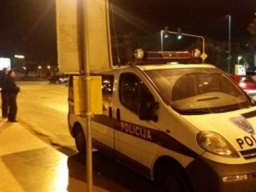 MUP HNŽ o pljački u Mostaru: Razbojnik s kacigom na glavi uletio u poštu