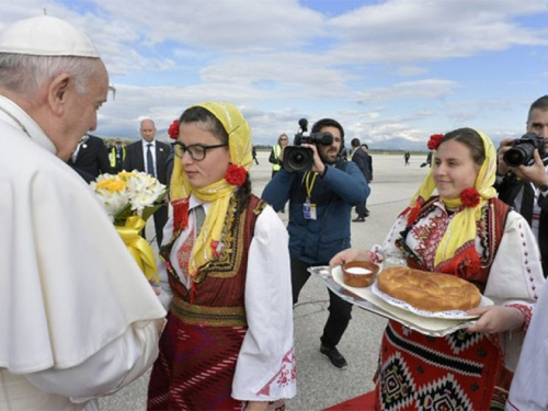 Papa Franjo stigao u službenu posjetu Sjevernoj Makedoniji