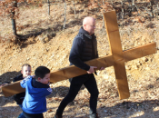 FOTO: Pobožnost križnog puta u župi Uzdol