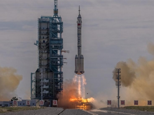 Kina lansirala u svemir letjelicu sa ljudskom posadom