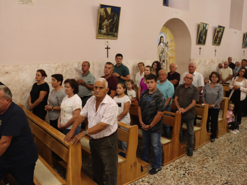 FOTO: U župi Rama-Šćit započela trodnevnica, prvašići darovani prigodnim darovima