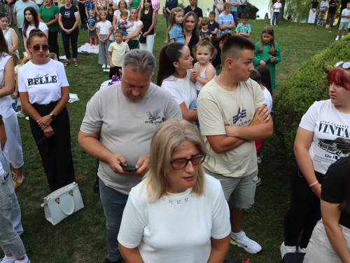 FOTO: Započela trodnevnica na Šćitu uoči Male Gospe, prvi dan posvećen školarcima