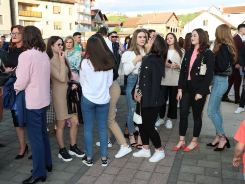 FOTO/VIDEO: Matura 2022. - Defile mladosti na ulicama Prozora