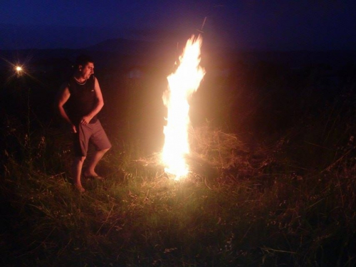 FOTO: Paljenjem svitnjaka Rama dočekuje sv. Ivu