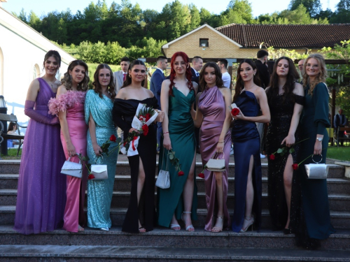 FOTO/VIDEO: Matura 2024. - Defile mladosti na ulicama Prozora