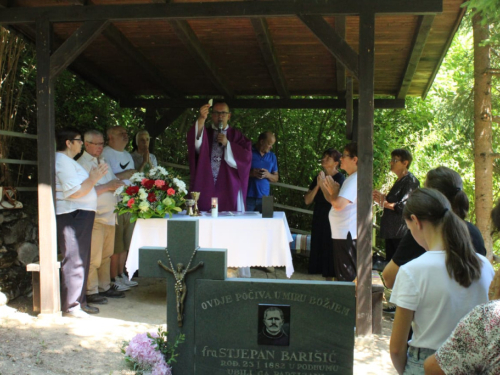 FOTO: Hodočašće na grob svećenika i mučenika fra Stjepana Barišića u župi Uzdol