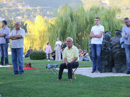 FOTO: Započela trodnevnica u župi Rama-Šćit, prvašići darovani prigodnim darovima