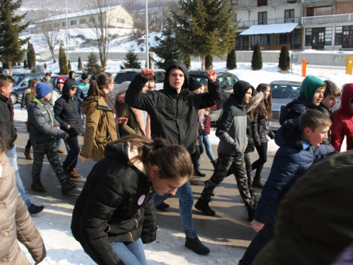 FOTO: ''Šetnja s porukom'' kroz Prozor