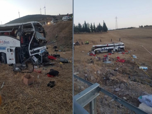 Turska: Prevrnuo se putnički autobus, poginulo 14 osoba
