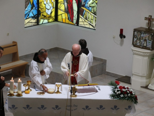 FOTO: Vanjska proslava sv. Ane u Podboru