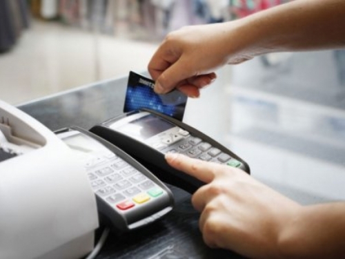 Različite cijene prilikom plaćanja gotovinom i karticom: Smije li se to?