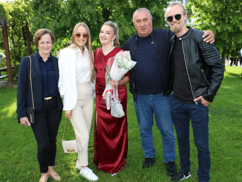 FOTO: Matura 2025. - Defile mladosti na ulicama Prozora