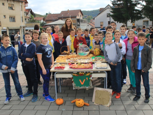 FOTO: Dani kruha i zahvalnosti za plodove zemlje u OŠ Marka Marulića Prozor