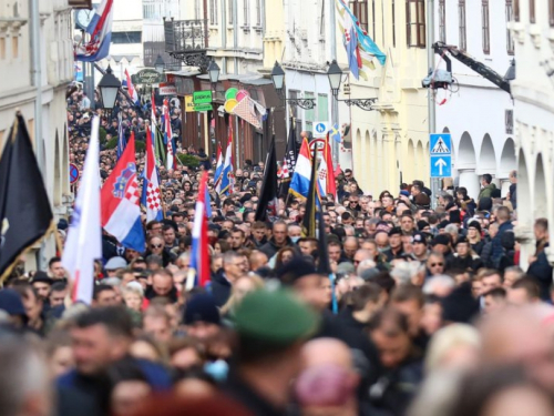 Deseci tisuća ljudi u Koloni sjećanja