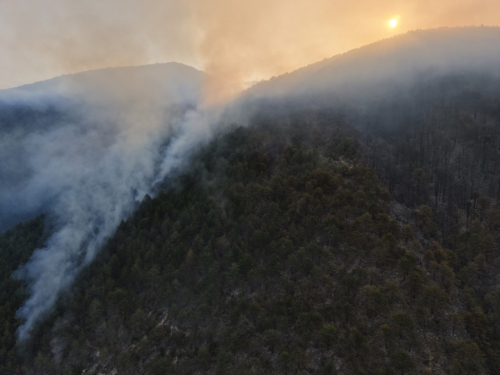 Požar u Rami i dalje gori: Helikopter OS BiH na terenu, iščekuje se pomoć kanadera iz Hrvatske