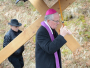 FOTO: Mons. dr. Pero Sudar predvodio misu i Križni put na Uzdolu
