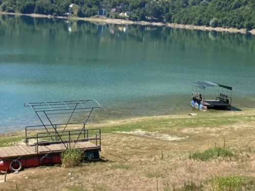 Jablaničko jezero na rekordno niskom vodostaju