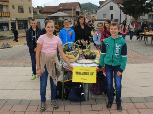 FOTO: Dani kruha i zahvalnosti za plodove zemlje u OŠ Marka Marulića Prozor