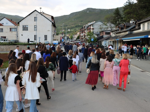 FOTO/VIDEO: Matura 2022. - Defile mladosti na ulicama Prozora