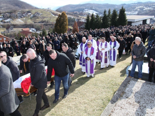 FOTO: Pokopan Marinko Zelenika, stotine ljudi na ispraćaju