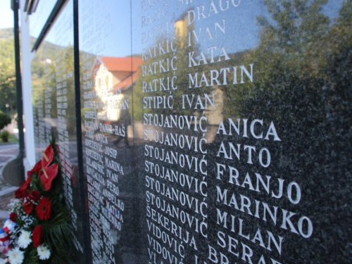 FOTO: Na Uzdolu obilježena 24. obljetnica stravičnog pokolja nad Hrvatima