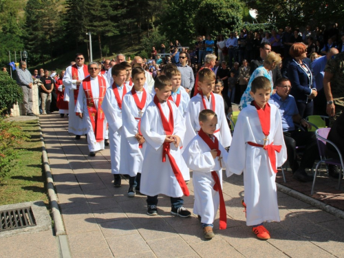 FOTO/VIDEO: Na Uzdolu obilježena 22. obljetnica stravičnog pokolja nad Hrvatima