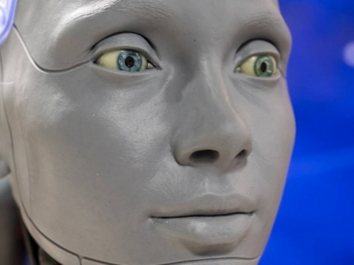 AI roboti: Bolje bismo upravljali Zemljom od zbunjenih ljudi