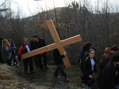 FOTO: Ramski put križa na brdo Gračac