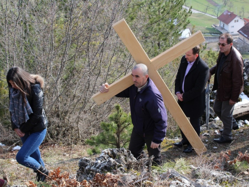 FOTO: Ramski put križa na brdo Gračac