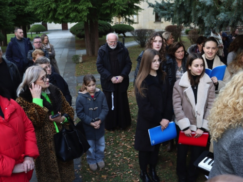 FOTO: Na Šćitu uprizorene žive jaslice