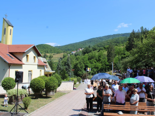 FOTO: Na Uzdolu svečano proslavljen sv. Ivo, patron župe