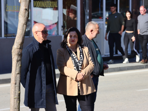 FOTO: Svi sveti - U Prozoru zapaljene svijeće za poginule i preminule branitelje