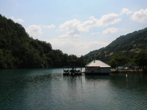 FOTO: Akcija čišćenja odmorišta i plaže na Gračacu