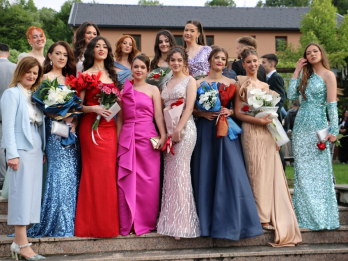 FOTO: Matura 2025. - Defile mladosti na ulicama Prozora
