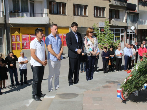 FOTO: Polaganjem vijenaca i svečanom sjednicom započelo obilježavanje Dana općine