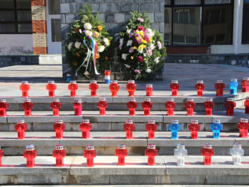 FOTO: Povodom Svih svetih u Prozoru zapaljene svijeće za poginule i preminule branitelje