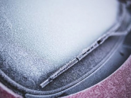 Kako brzo odmrznuti prozore automobila?