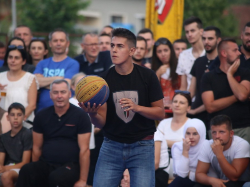 FOTO: Ekipa ''Makarska 3x3'' pobjednik 19. Streetball Rama 2021.