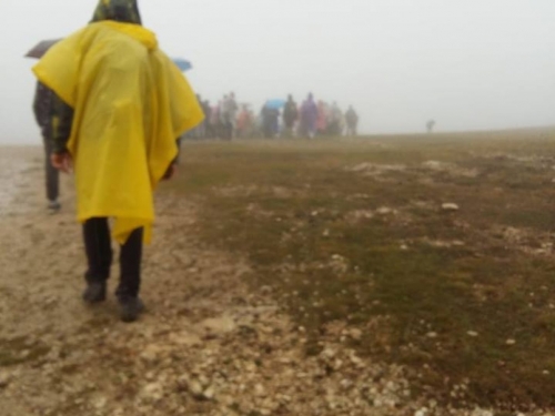 FOTO: 300 mladih na planinarskom križnom putu Bugojno - Kupres - Rama
