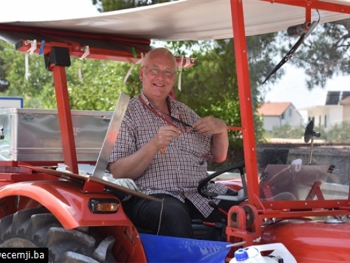 Na ljetovanje u Hrvatsku došao traktorom iz Njemačke