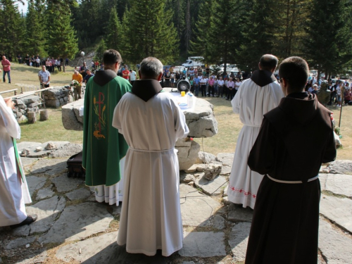 FOTO: Na Vran planini služena misa za poginule duvandžije