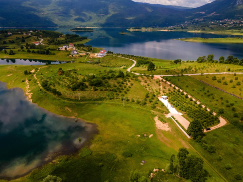Dobrodošli u kamp ''Oaza mira'' - Vaša Oaza na obali prekrasnog Ramskog jezera!