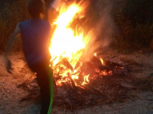 FOTO: Paljenjem svitnjaka Rama dočekuje sv. Ivu